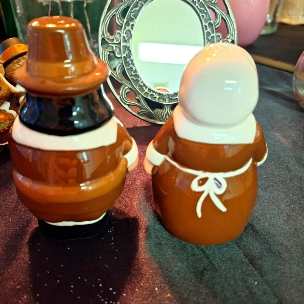 Pilgrim couple salt and pepper
